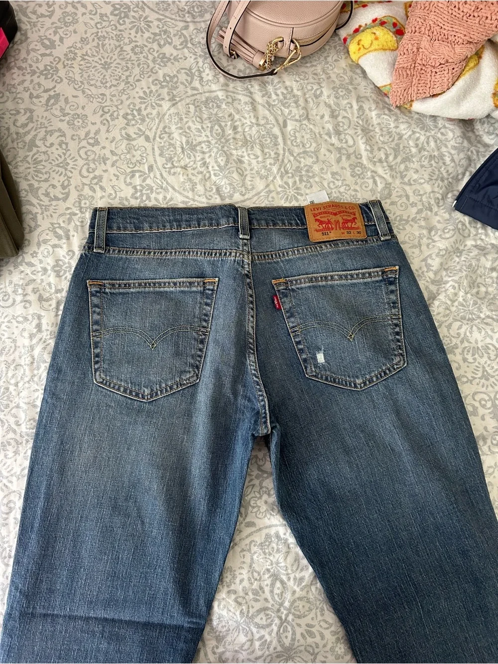 Men's Distressed Levi Blue Jeans - Classic Denim Fit